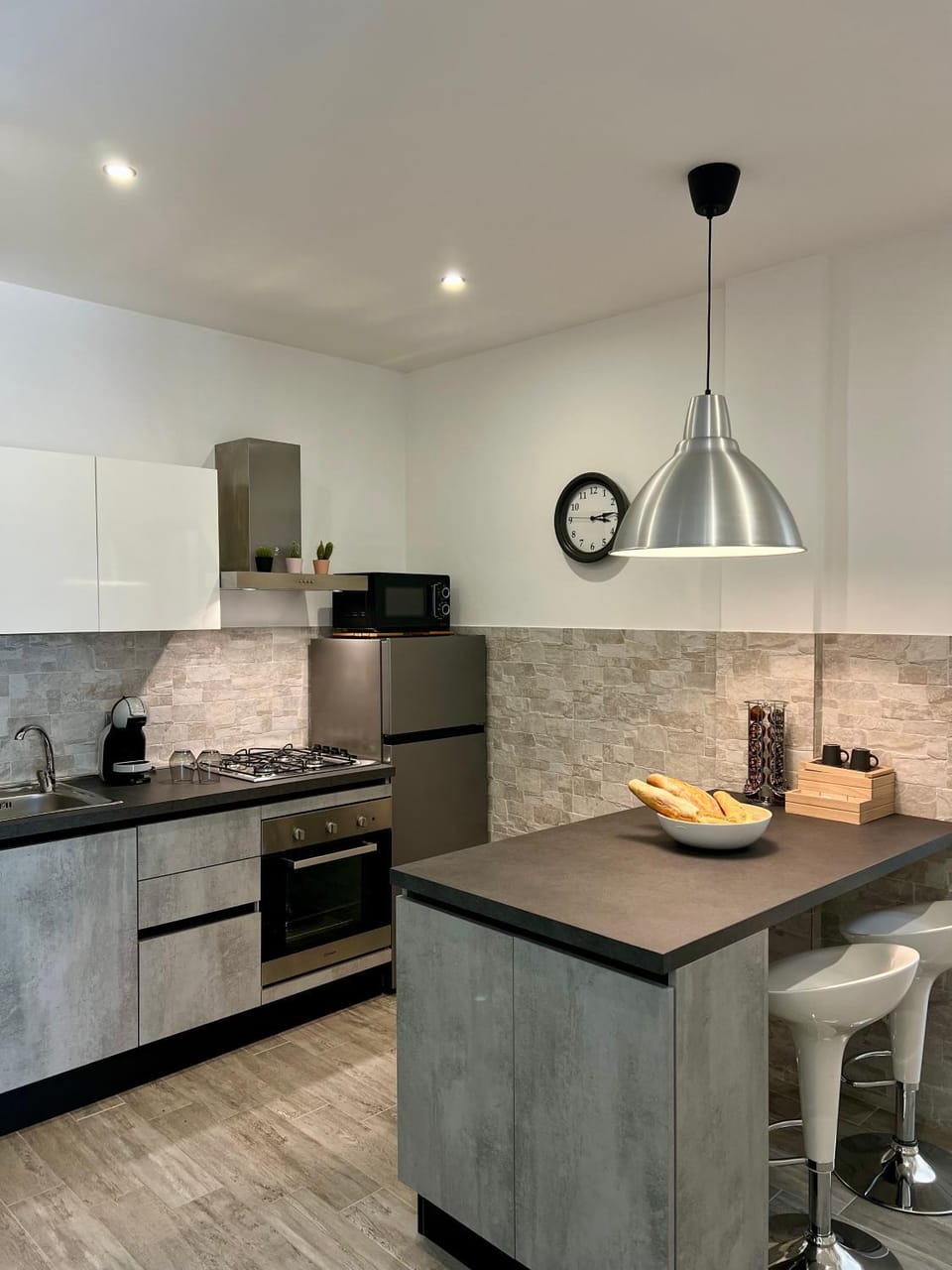 Kitchen or kitchenette, oven, toaster