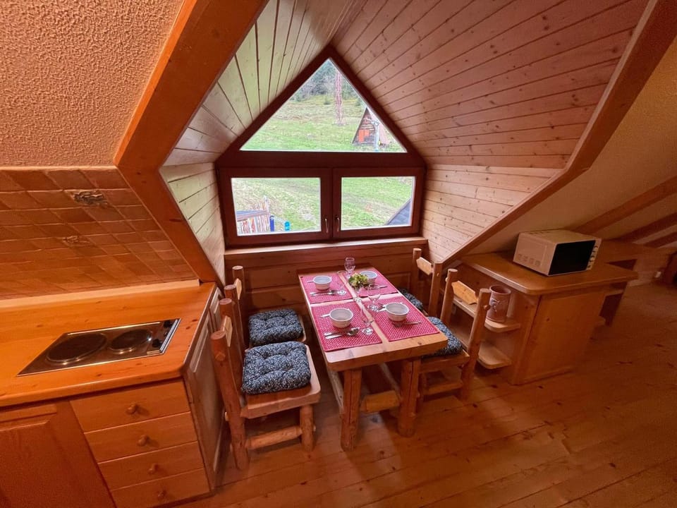 Kitchen or kitchenette, Seating area