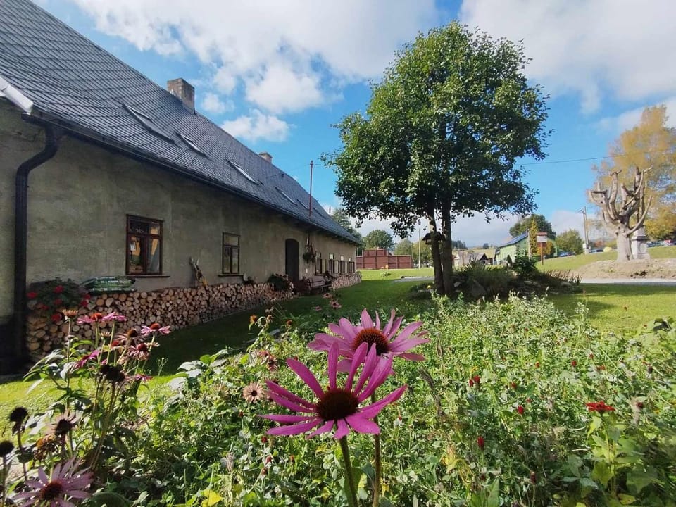 Chalupa Rozcestí, z Gruntu dobré přespání Apartment in Czechia