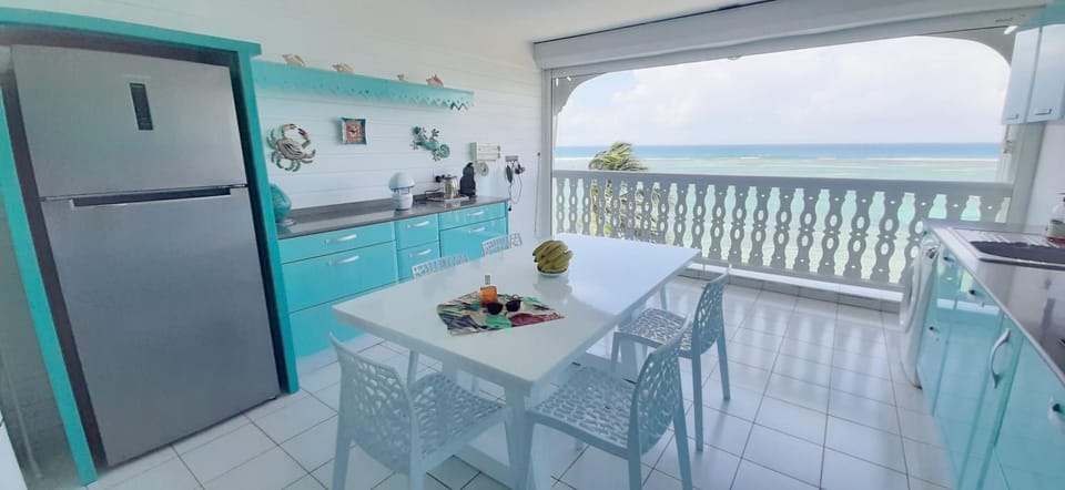 Kitchen or kitchenette, Dining area, Sea view