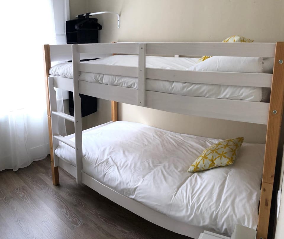 Bedroom, bunk bed