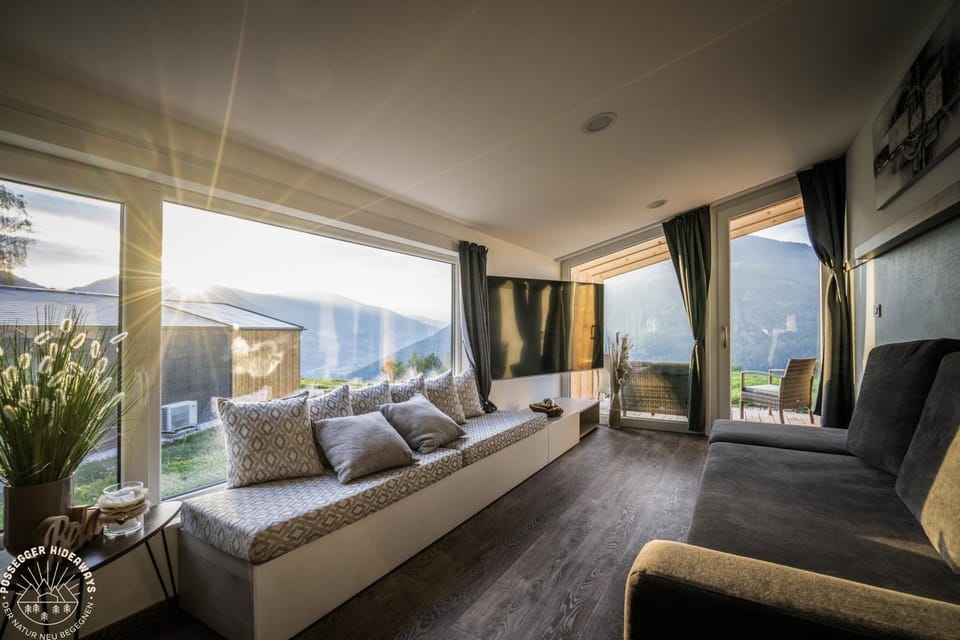 Natural landscape, TV and multimedia, Living room, Mountain view