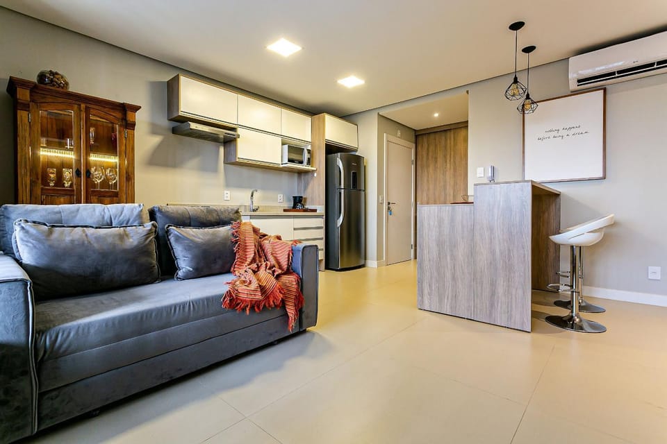 Kitchen or kitchenette, air conditioner