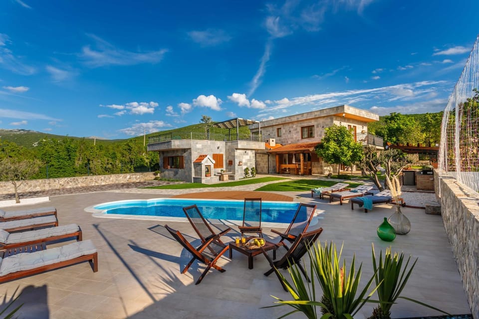 Day, Swimming pool, sunbed