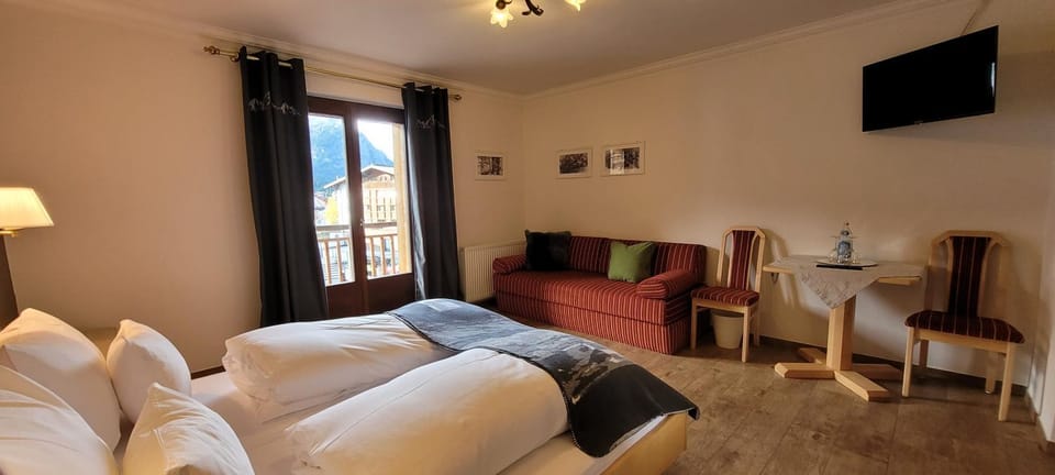 Seating area, Bedroom