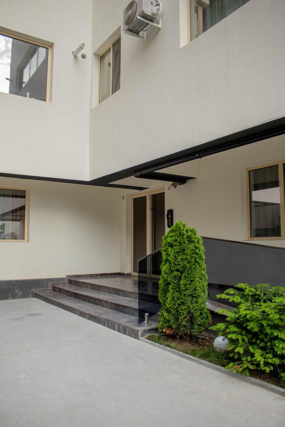 Facade/entrance