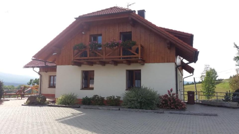 Property building, Garden, Garden view, Parking