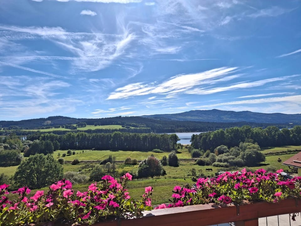 Nearby landmark, Natural landscape, Seating area, Lake view, Mountain view