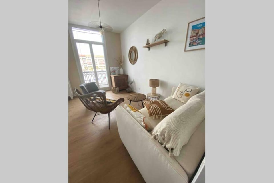 Sur le bord du quai Apartment in Occitanie