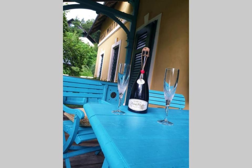 Alte Villa 400m2 Seegrund nur für euch - old villa with 400m2 beach just for you Villa in Carinthia, Austria