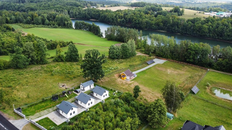 Property building, Day, Neighbourhood, Natural landscape, Bird's eye view, Lake view