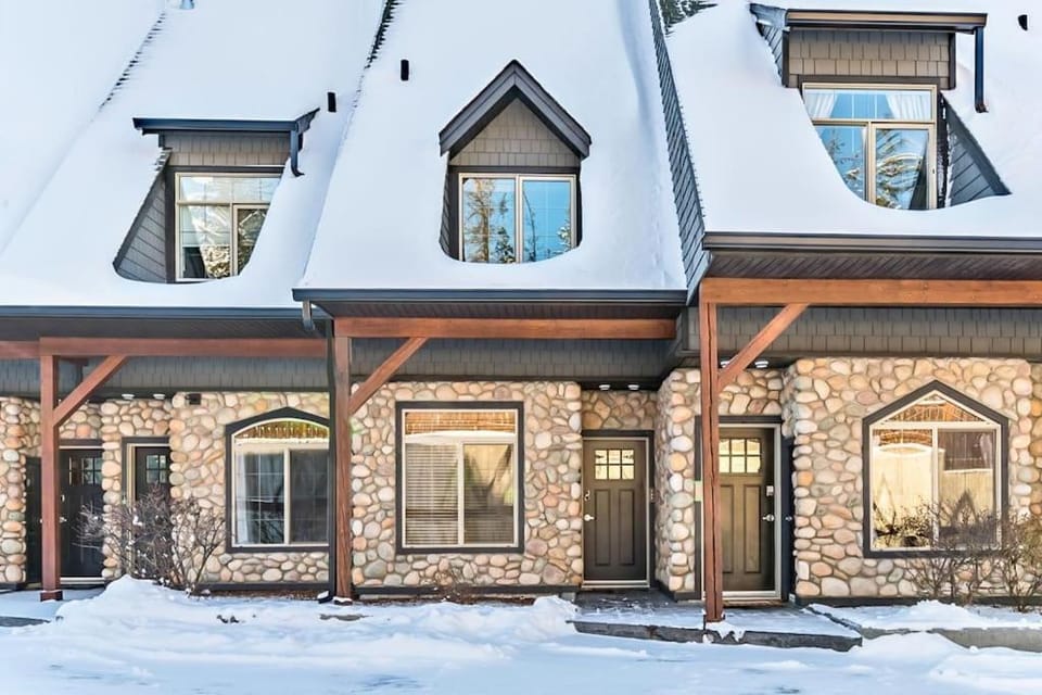 Mystic Getaway Apartment in Canmore