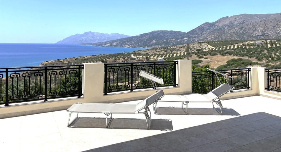 Blue Coast - Seaside Apartment Villa in Crete Region