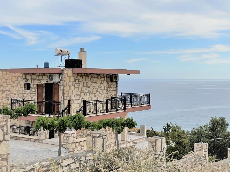 Blue Coast - Seaside Apartment Villa in Lasithi