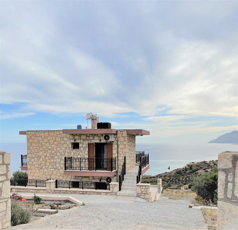 Blue Coast - Seaside Apartment Villa in Lasithi