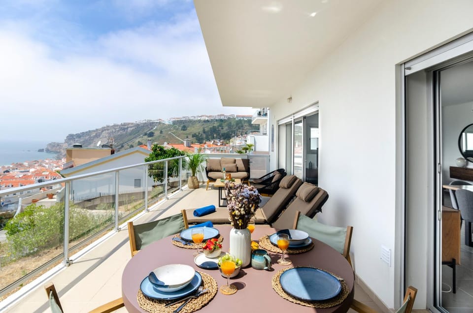 Panoramic Views - Terrace, Sea Views & Pool Apartment in Nazaré
