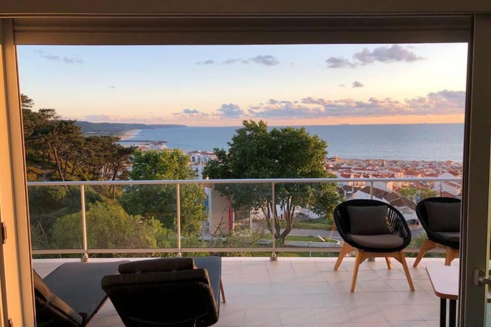 Panoramic Views - Terrace, Sea Views & Pool Apartment in Nazaré