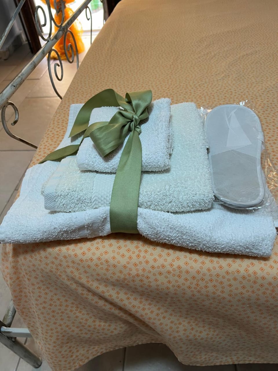 Bedroom, towels