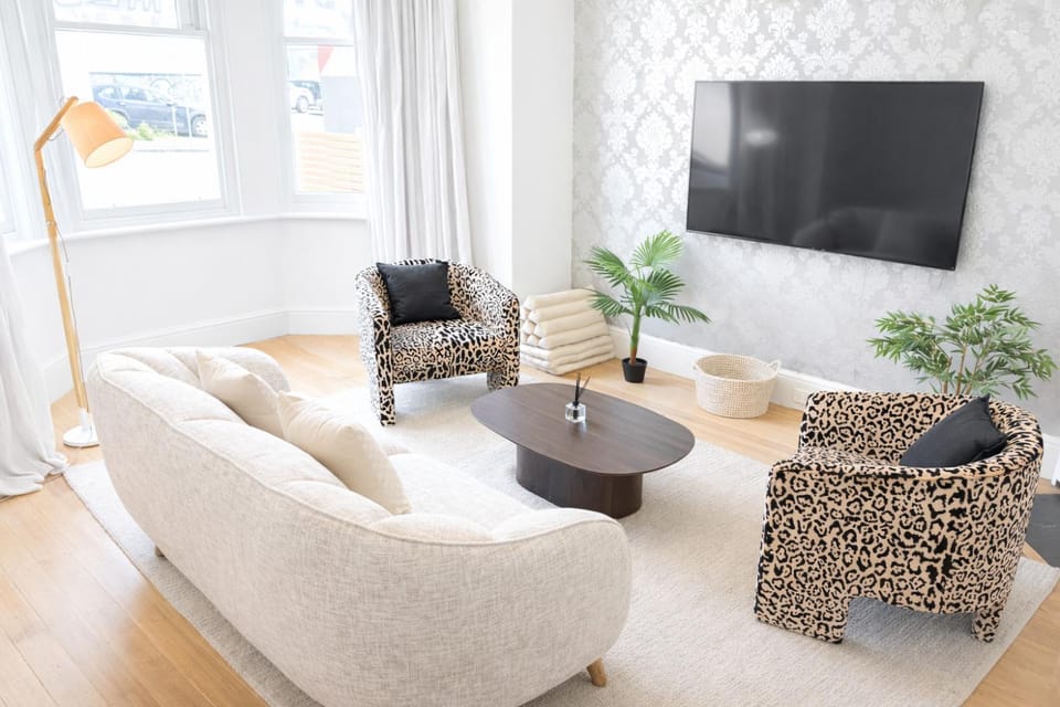 Hobart Retreats - Sanctuary and Haven Apartment in Hobart