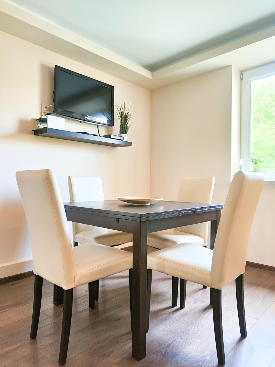 TV and multimedia, Living room, Seating area, Dining area, Evening entertainment