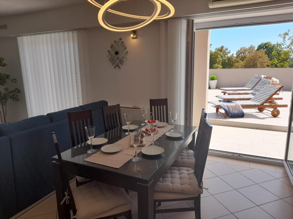 Mel&Stef Accommodation with swimming pool ideal for family vacation Apartment in Pula