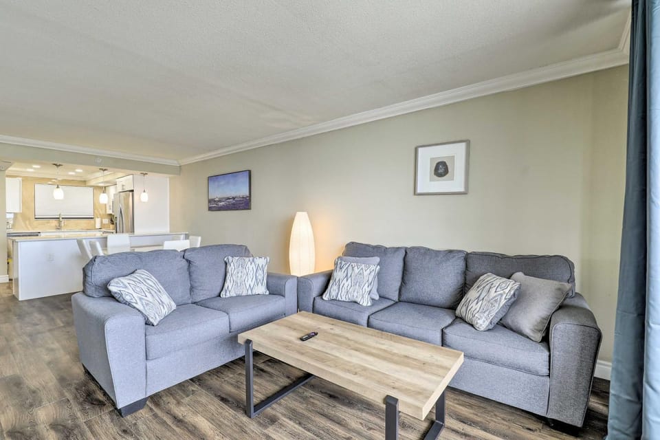 Waterfront Resort Condo w/ Private Beach & Pool House in Hudson