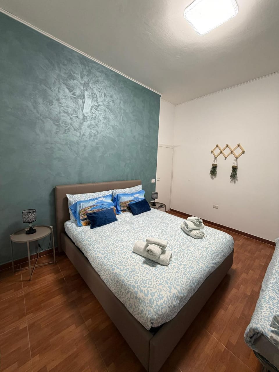 Photo of the whole room, Bedroom, towels