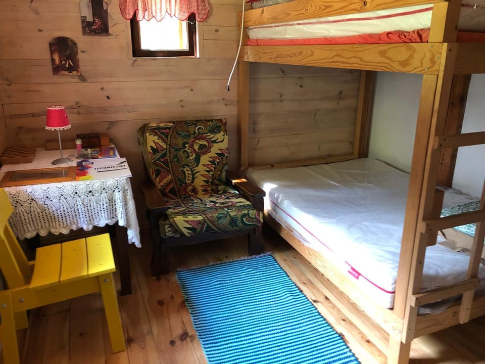Bedroom, bunk bed