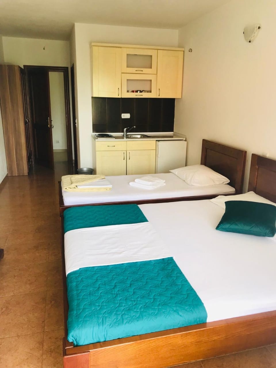 Bed, Kitchen or kitchenette, Bedroom
