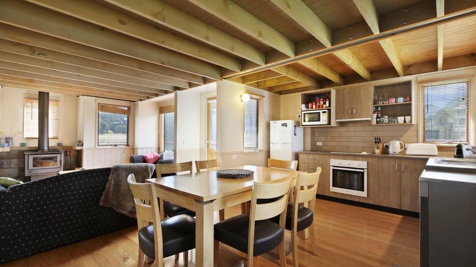Kitchen or kitchenette, Seating area, Dining area