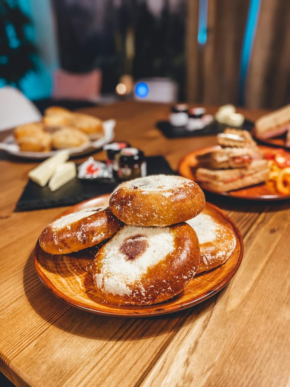 Breakfast, Breakfast, Continental breakfast, Continental breakfast