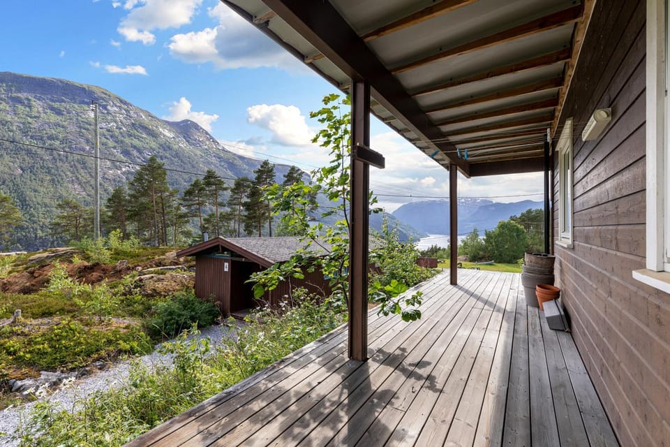 Mountain view, Sea view