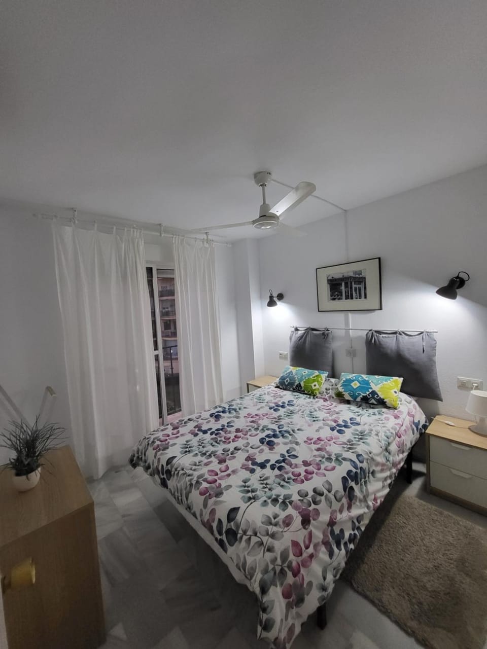 Bed, Photo of the whole room, Bedroom