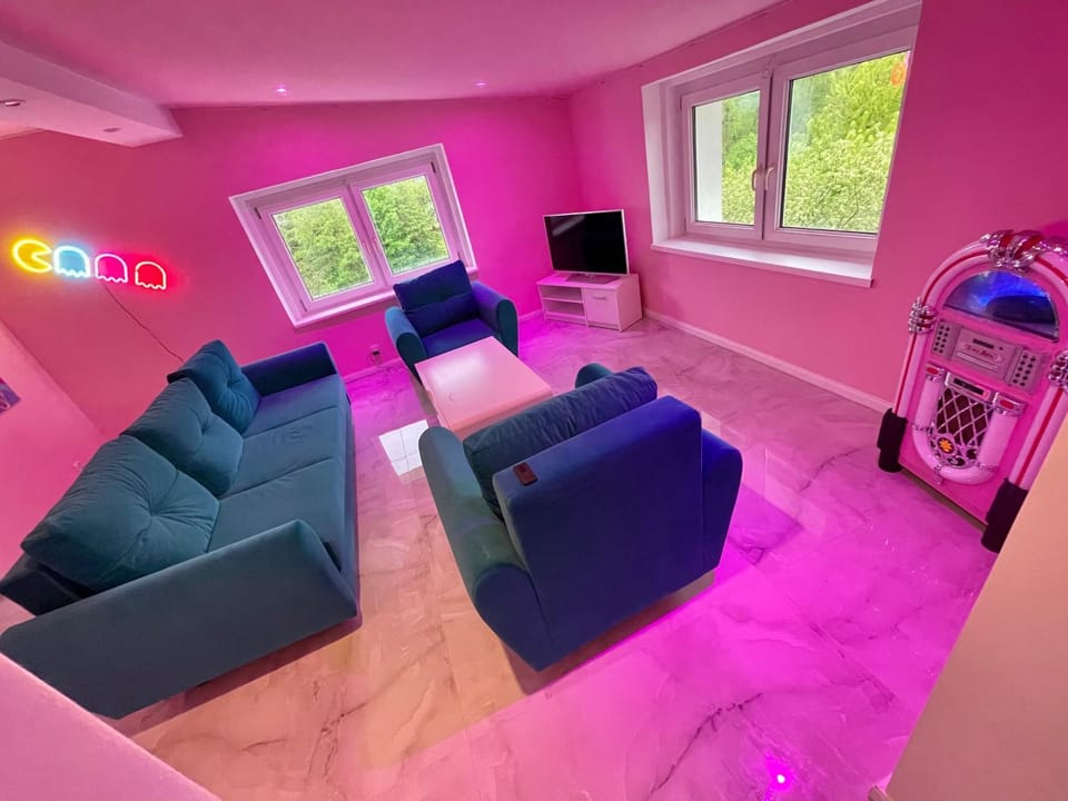 TV and multimedia, Living room, Seating area
