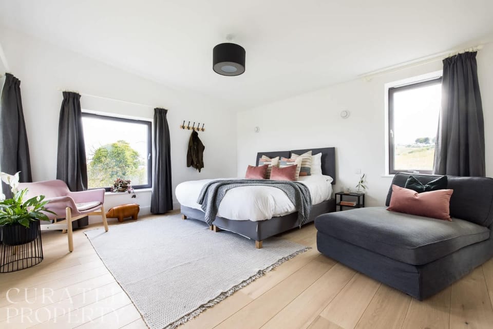 Stunning 5 Bedroom New Build with Amazing Views! House in Bath