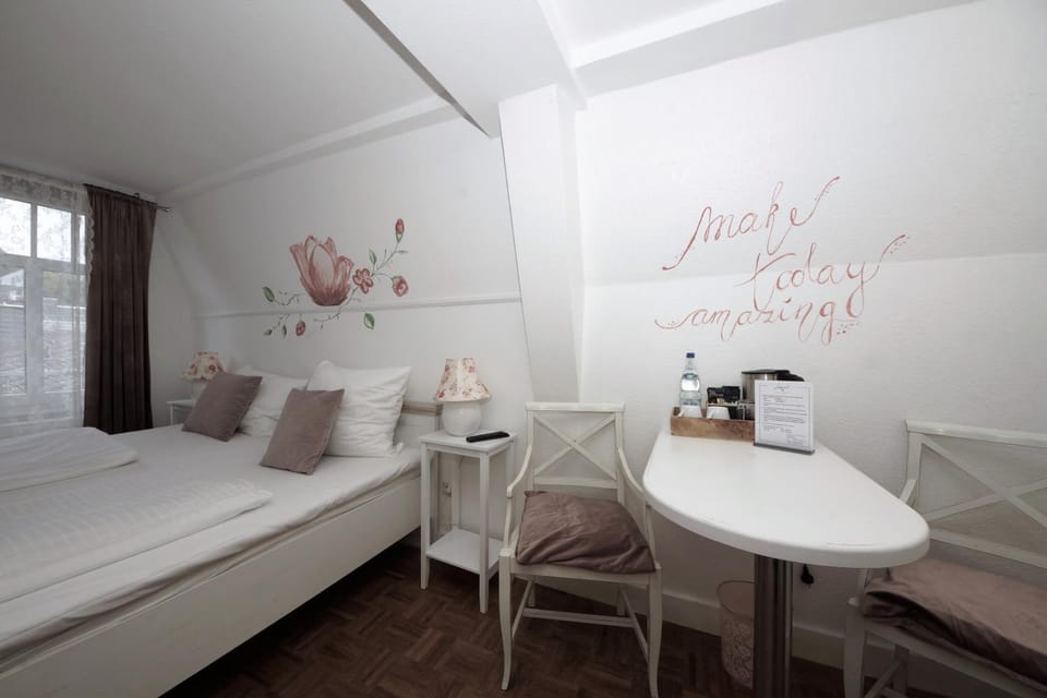Bed, Photo of the whole room, Bedroom, hair dresser