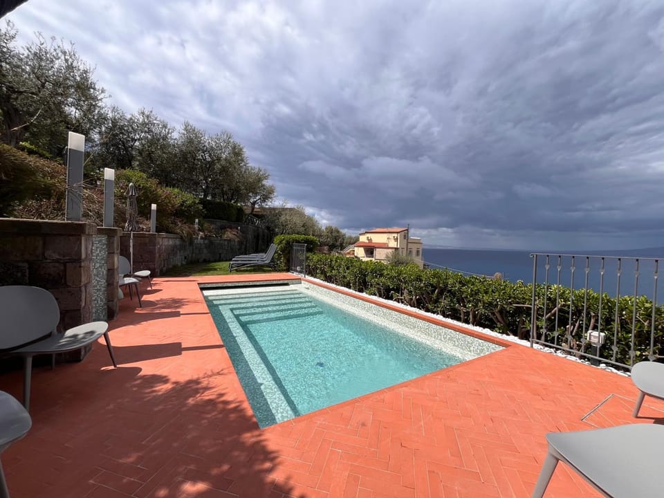 Natural landscape, Solarium, Balcony/Terrace, Pool view, Sea view, Swimming pool, sunbed