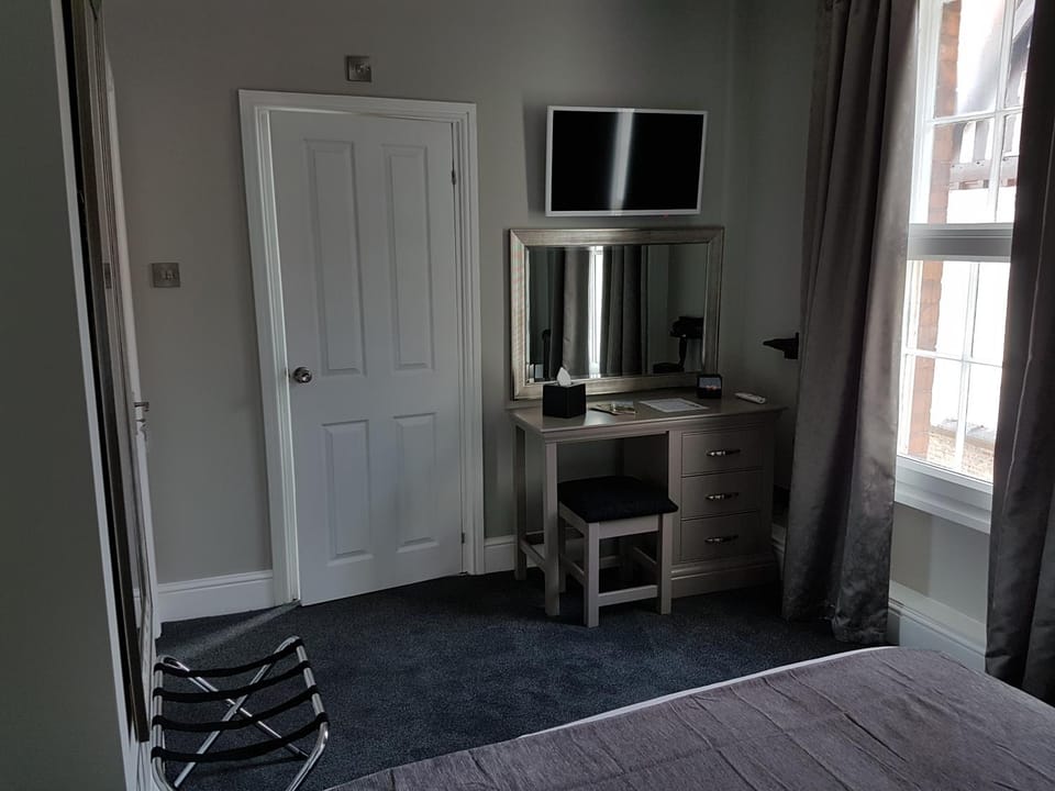 Lil's On The Waterfront Hotel in York