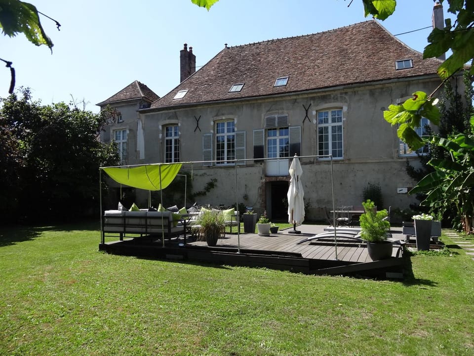 Les Petites Tuileries Bed and Breakfast in Île-de-France