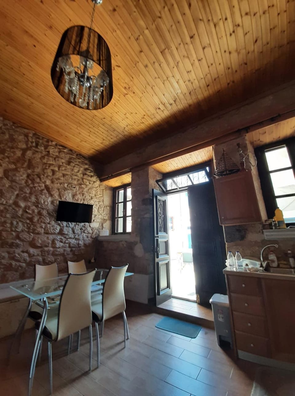 TV and multimedia, Kitchen or kitchenette, Seating area