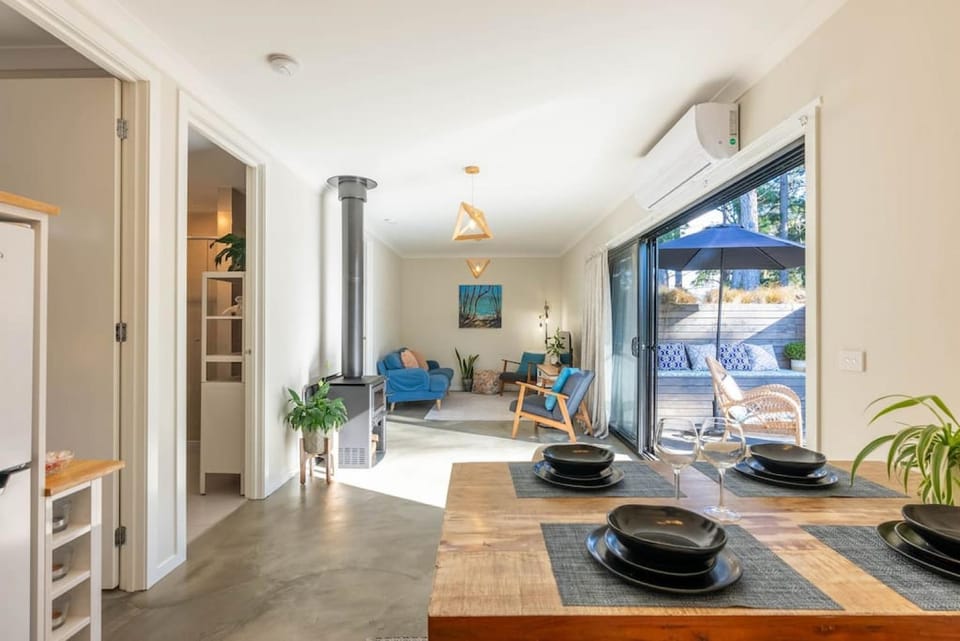 Kitchen or kitchenette, Living room, Decorative detail, Dining area