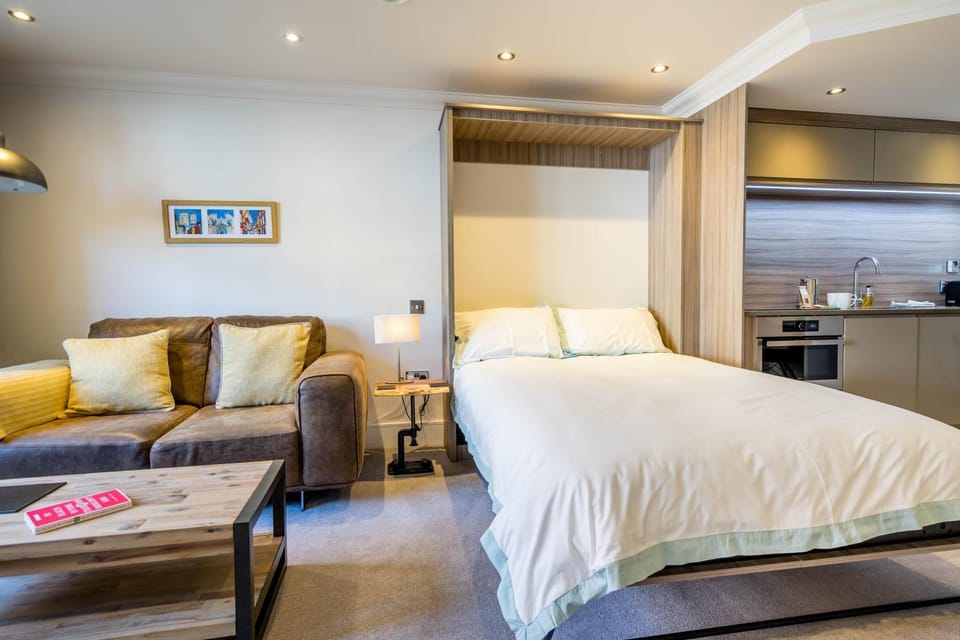 Bed, Living room, Bedroom