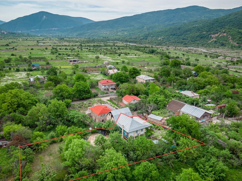 Neighbourhood, Bird's eye view