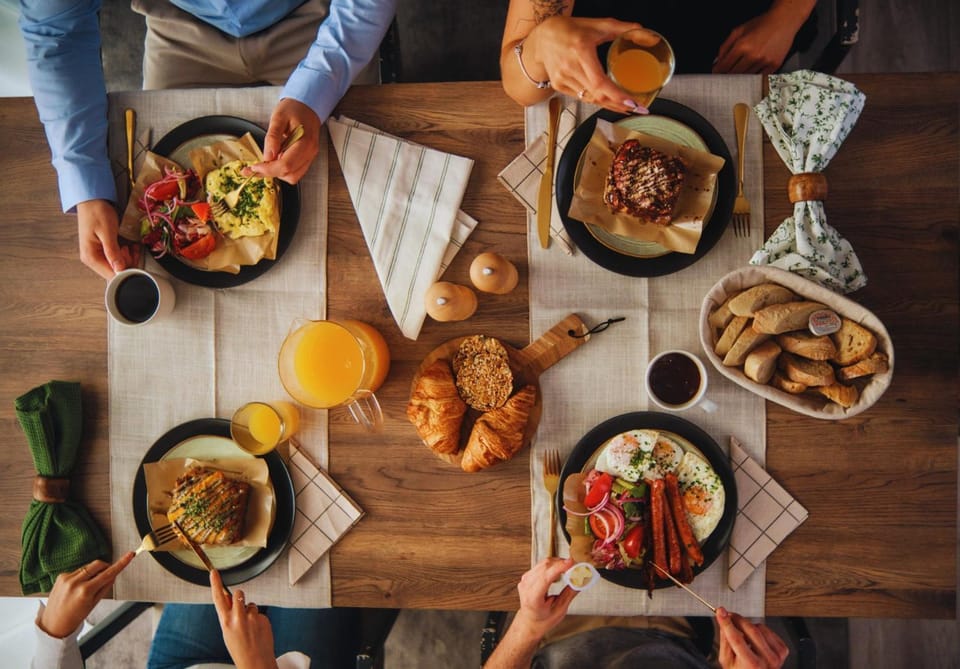 Food and drinks, Food, Breakfast, Breakfast, Continental breakfast, group of guests