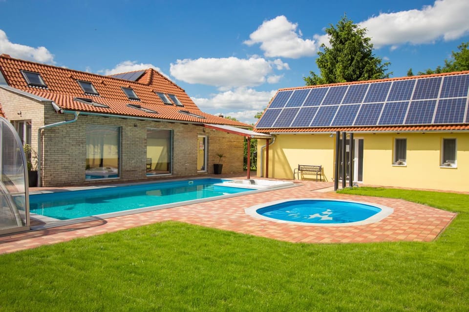 Property building, Swimming pool, Swimming pool