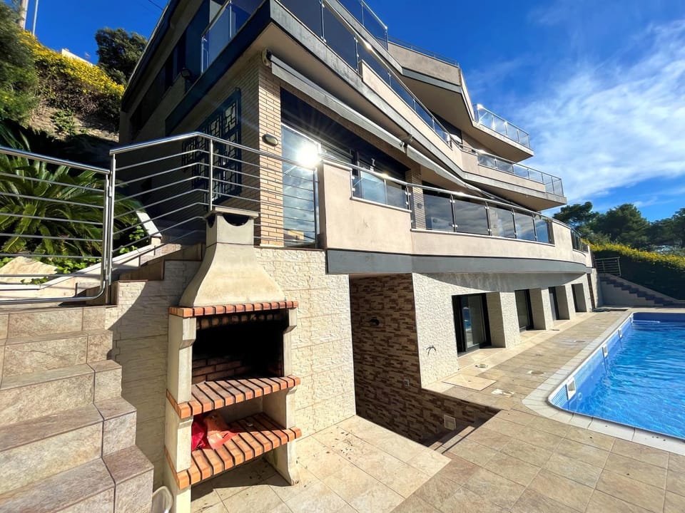 Villa de lujo con vistas al mar y piscina privada Villa in Maresme