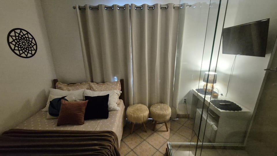Banheiro de Vidro em Suíte compacta.Centro Apartment in Domingos Martins