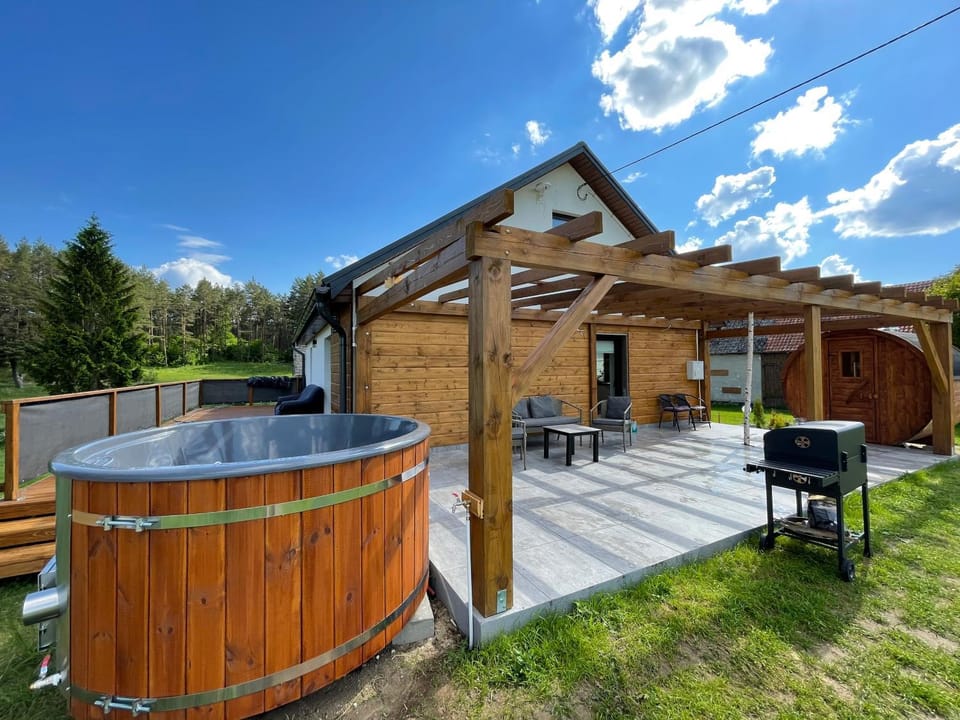 Property building, BBQ facilities, Hot Tub, Sauna