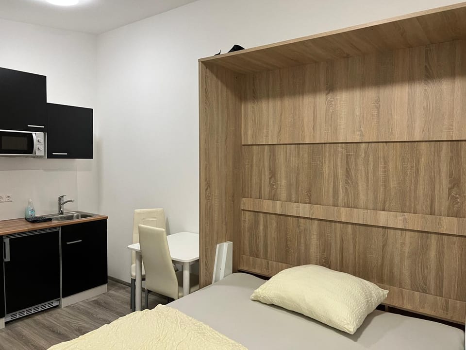 Bed, Kitchen or kitchenette, Photo of the whole room, Bedroom