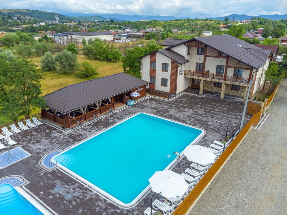Property building, Day, Natural landscape, Swimming pool, Swimming pool, sunbed